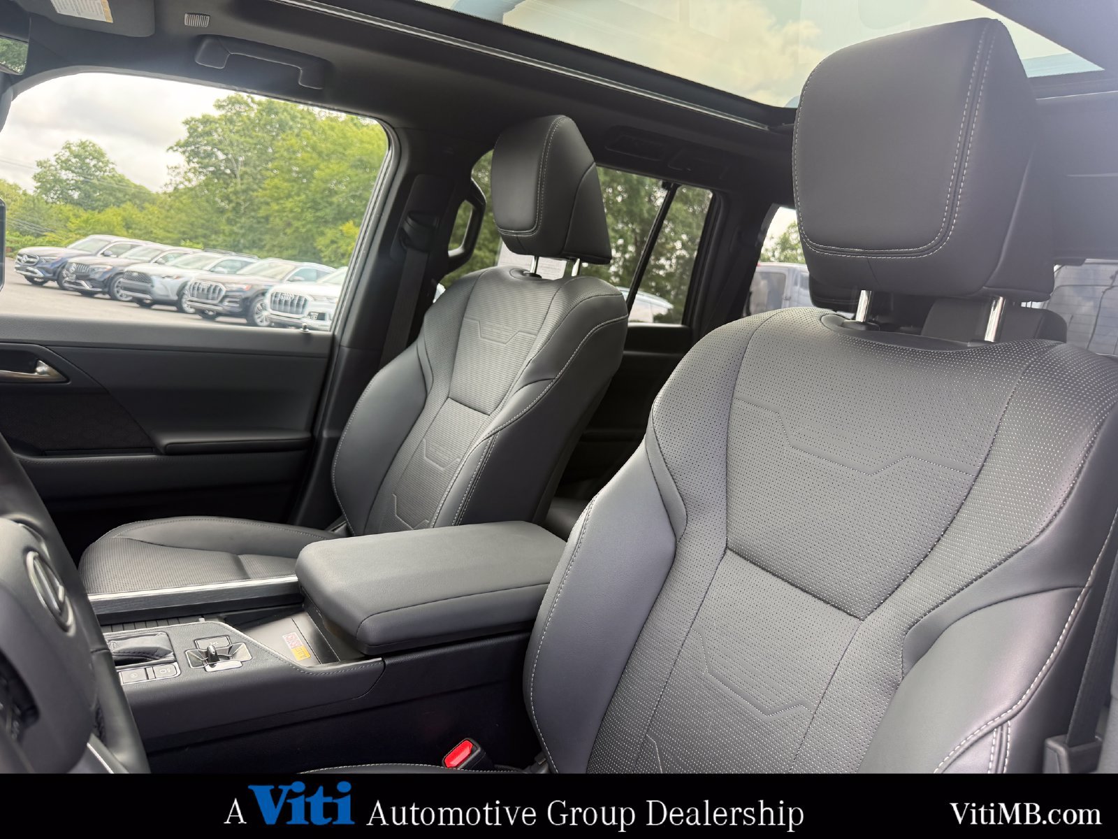 Used 2024 Lexus GX 550 w/ Accessory Package (2T) AWD/4WD image 18