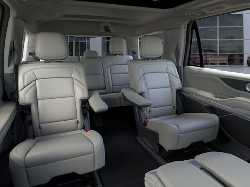 New 2026 Lincoln Navigator Reserve AWD/4WD image 11
