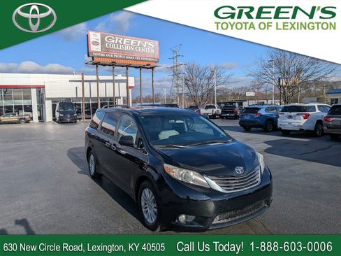 Used 2015 Toyota Sienna XLE image 1