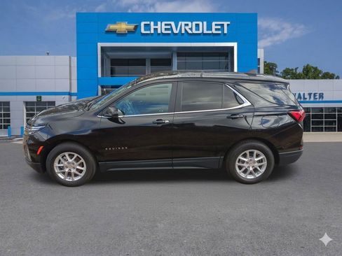 Used 2023 Chevrolet Equinox LT image 2
