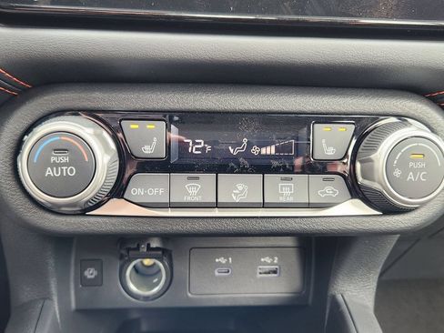 New 2025 Nissan Versa SR w/ Trunk Package FWD image 23