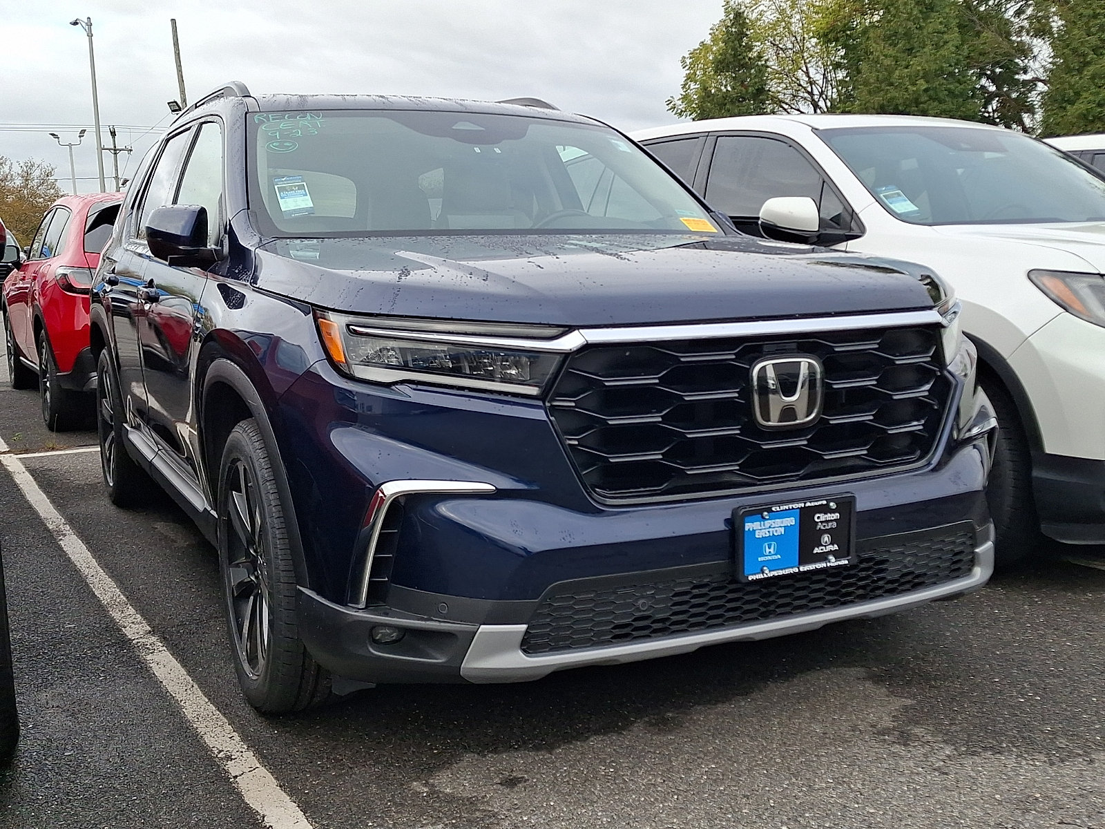 Used 2025 Honda Pilot Touring image 1