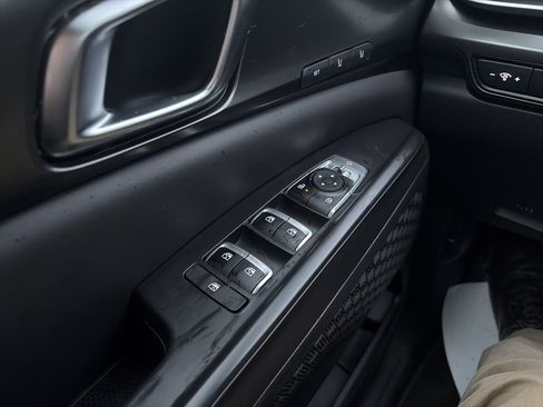 Used 2025 Kia Carnival SX w/ SX Dark Edition Package image 17