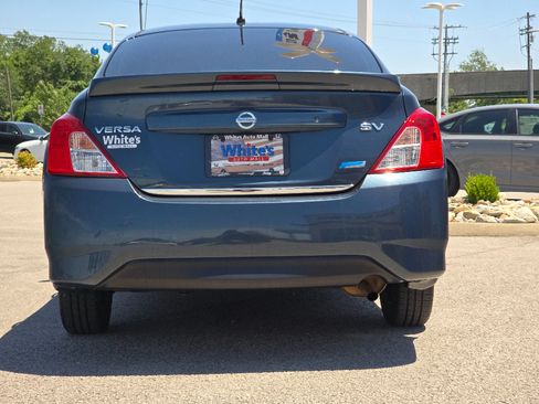 Used 2015 Nissan Versa SV FWD image 9