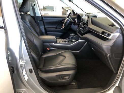 Used 2020 Toyota Highlander XLE image 58
