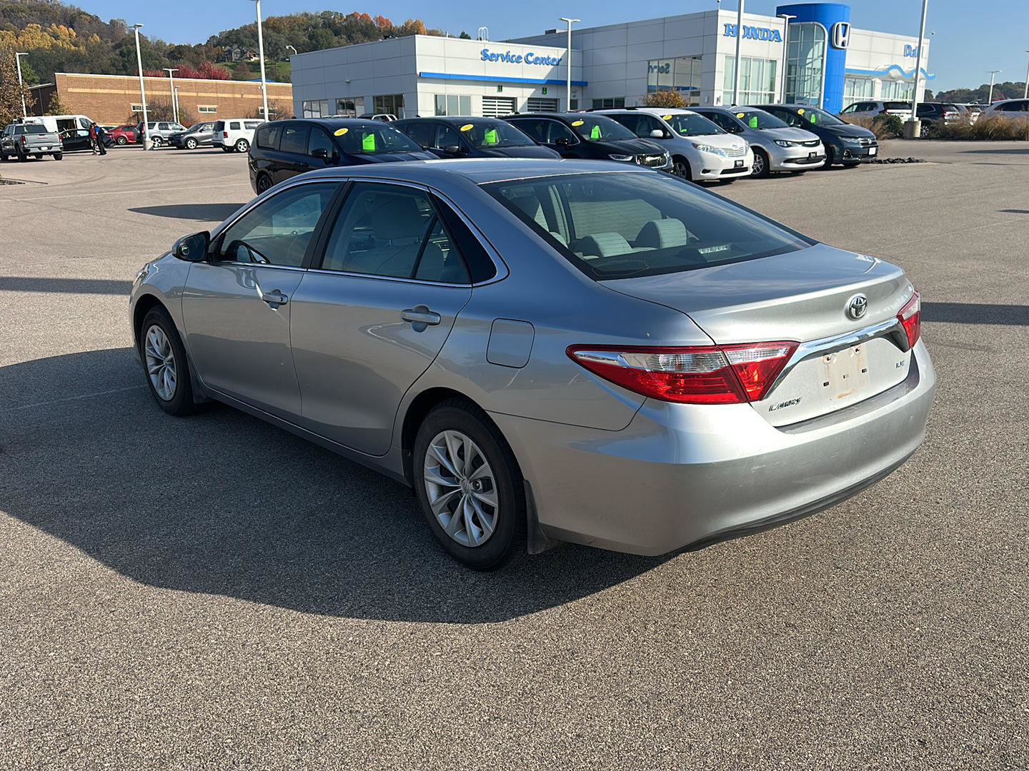 Used 2015 Toyota Camry LE FWD image 5