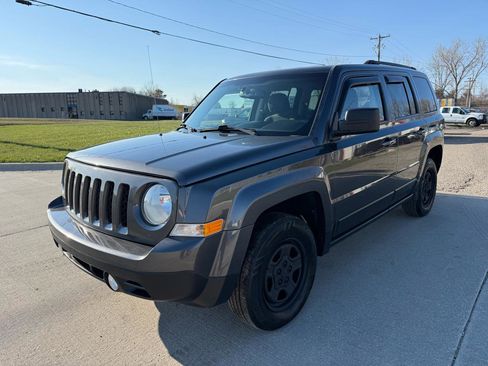 Used 2017 Jeep Patriot Sport w/ Power Value Group AWD/4WD image 1