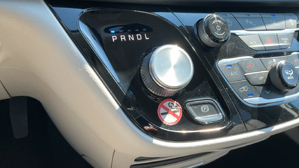 Used 2024 Chrysler Pacifica Touring-L FWD image 15