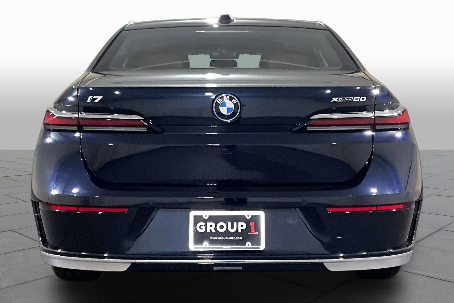 Used 2024 BMW i7 xDrive60 AWD/4WD image 4