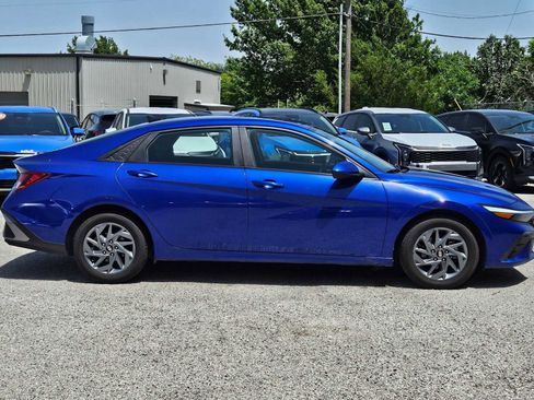 Used 2024 Hyundai Elantra SEL FWD image 7