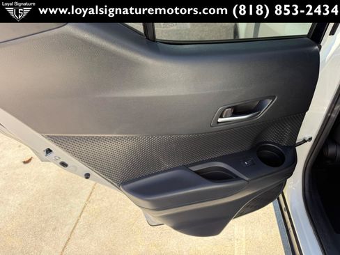 Used 2018 Toyota C-HR XLE FWD image 11