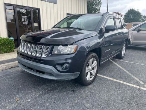 Used 2014 Jeep Compass Latitude AWD/4WD image 2