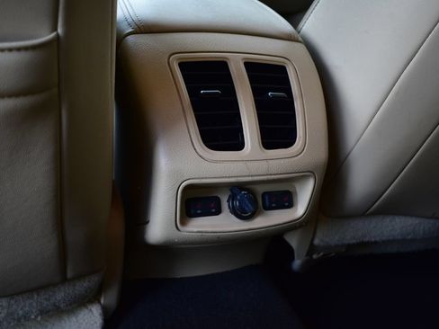 Used 2017 Ford Taurus Limited FWD image 23