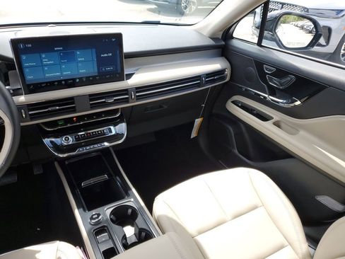 New 2026 Lincoln Corsair Premiere FWD image 17
