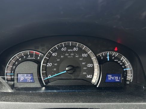 Used 2012 Toyota Camry SE image 7