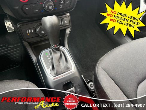 Used 2020 Jeep Renegade Latitude w/ Cold Weather Group image 15