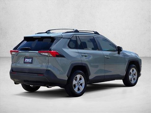 Used 2020 Toyota RAV4 XLE w/ Convenience Package FWD image 5