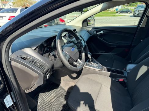 Used 2018 Ford Focus SE w/ SE Appearance Package image 23