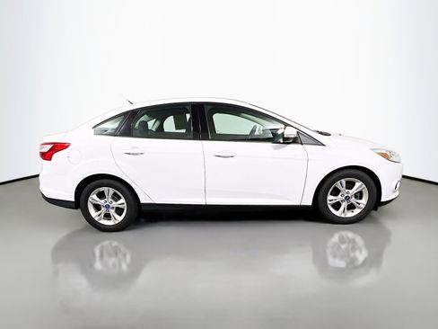 Used 2013 Ford Focus SE w/ SE Winter Pkg image 3