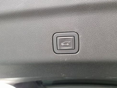 Used 2025 Chevrolet Tahoe LT AWD/4WD image 34