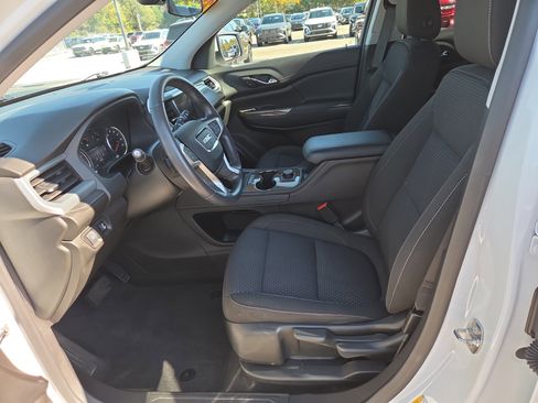 Used 2023 GMC Acadia SLE image 5