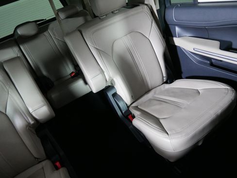 Used 2024 Ford Expedition Max Limited image 14