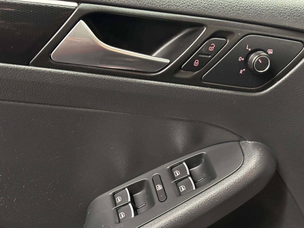 Used 2016 Volkswagen Jetta SEL FWD image 30