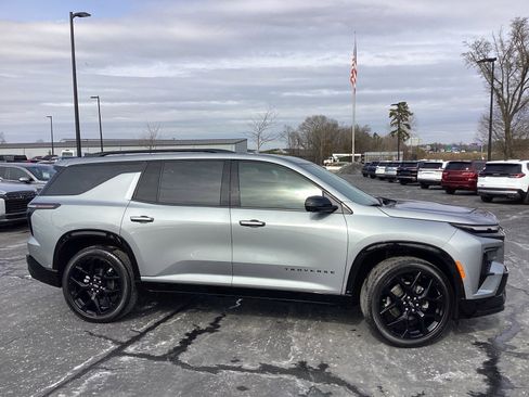 Used 2024 Chevrolet Traverse RS w/ LPO, Floor Liner Package image 5