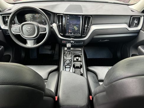 Used 2019 Volvo XC60 T5 Momentum w/ Multimedia Package AWD/4WD image 18