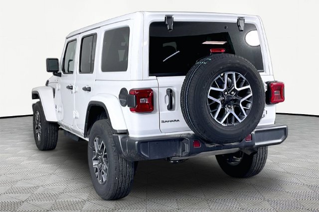Used 2026 Jeep Wrangler Unlimited Sahara AWD/4WD image 4
