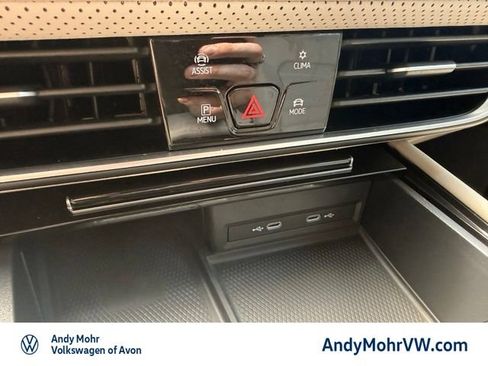 Used 2024 Volkswagen Atlas SEL AWD/4WD image 32