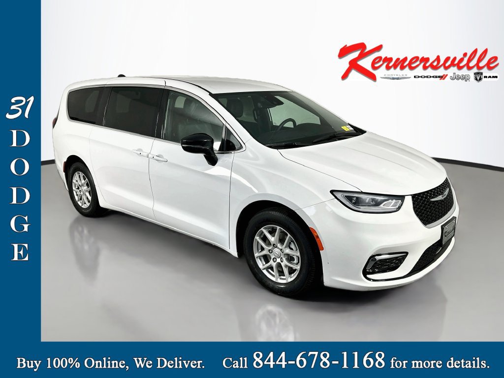 Used 2025 Chrysler Pacifica Select FWD image 1