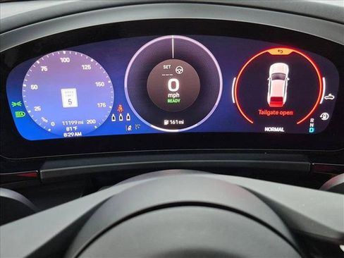 Used 2025 Porsche Macan 4S Electric AWD/4WD image 11