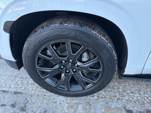 Used 2023 Chevrolet Suburban High Country image 32