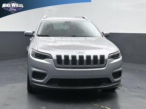 Used 2020 Jeep Cherokee Latitude FWD image 2