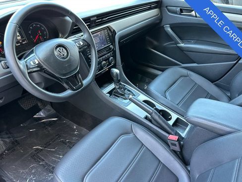 Used 2021 Volkswagen Passat 2.0T SE FWD image 10