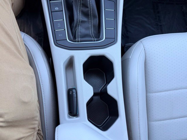 Certified 2024 Volkswagen Jetta SE w/ Panoramic Sunroof Package FWD image 32