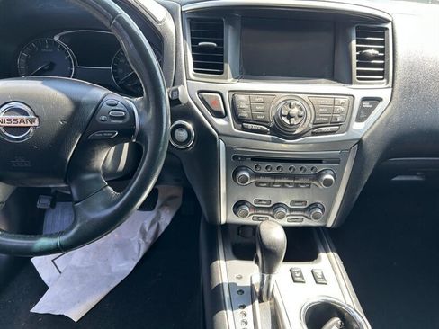 Used 2018 Nissan Pathfinder SL image 24