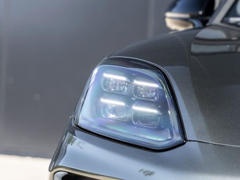 Used 2024 Porsche Cayenne Turbo image 17