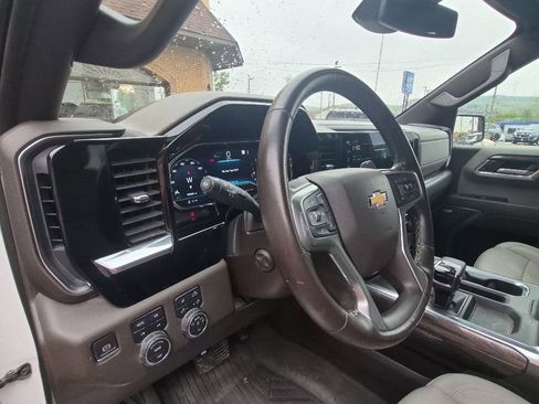 Used 2023 Chevrolet Silverado 1500 LTZ w/ LTZ Premium Package AWD/4WD image 10