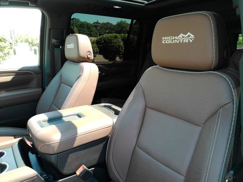 Certified 2021 Chevrolet Suburban High Country AWD/4WD image 11