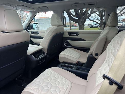 New 2025 Nissan Armada Platinum Reserve image 10