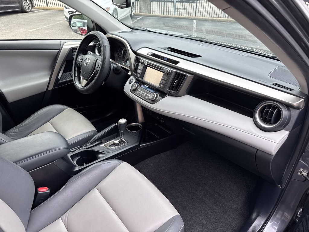 Used 2015 Toyota RAV4 Limited AWD/4WD image 36