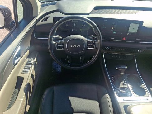 Used 2025 Kia Carnival EX FWD image 11