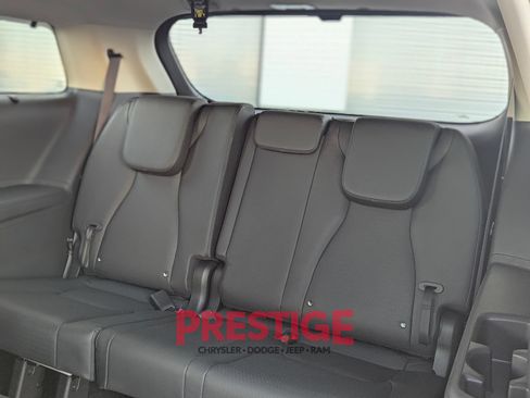 Used 2025 Kia Carnival SX Prestige FWD image 32