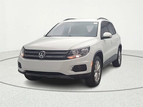Used 2017 Volkswagen Tiguan Limited w/ Premium Package image 2