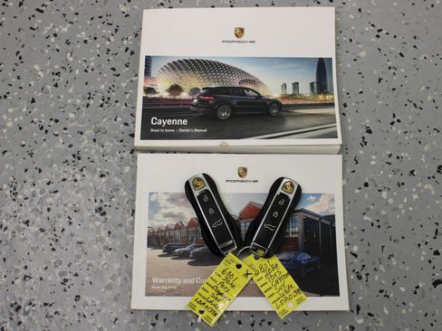 Used 2020 Porsche Cayenne AWD/4WD image 86