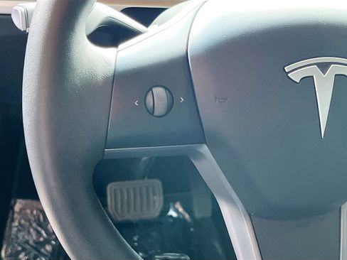 Used 2025 Tesla Model Y Long Range RWD image 10