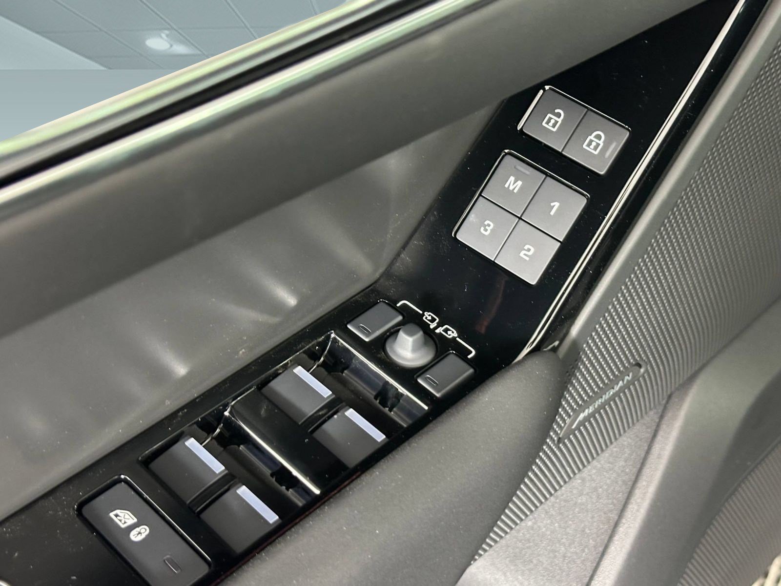 Used 2026 Land Rover Range Rover Velar S AWD/4WD image 27