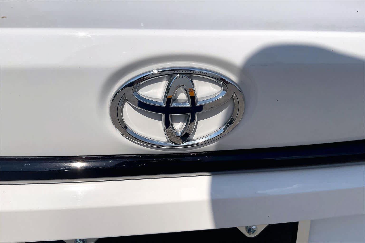 Used 2025 Toyota Corolla LE FWD image 29